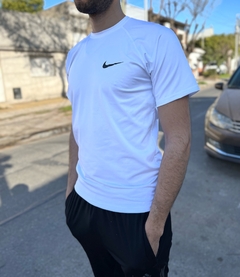 Remera NK Blanca Logo negro