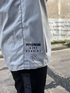 Campera Rompeviento Gris NK