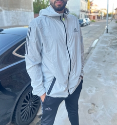 Campera Rompeviento Gris AD