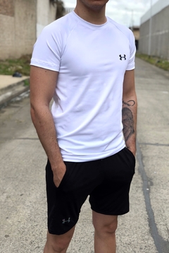 Conjunto UA blanco y negro en internet