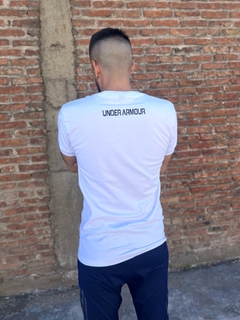 Remera UA blanca Algodon - GREGORIO.IND