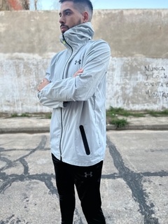 Campera Rompeviento Gris UA