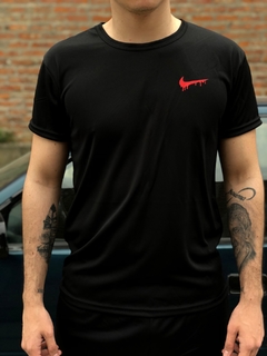 Remera NK negra Red DRT - comprar online