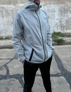 Campera Rompeviento Gris UA - comprar online