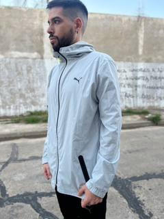 Campera Rompeviento Gris PM - comprar online