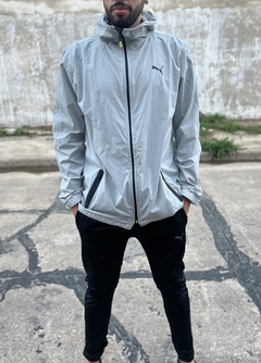 Campera Rompeviento Gris PM en internet