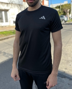 Remera AD Negra logo gris SL