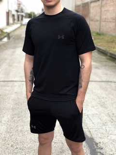 Conjunto UA Black en internet