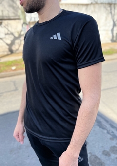 Remera AD Negra logo gris SL en internet