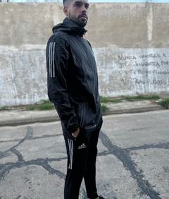 Imagen de Campera Rompeviento Negra AD