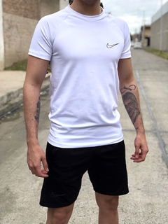 Conjunto NK blanco y negro - comprar online