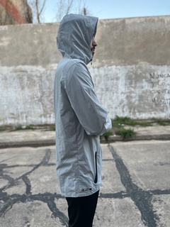 Imagen de Campera Rompeviento Gris PM