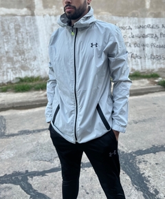 Campera Rompeviento Gris UA