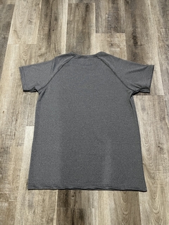 Remera UA Gris Topo LG - comprar online