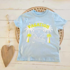 Remera vacation cielo