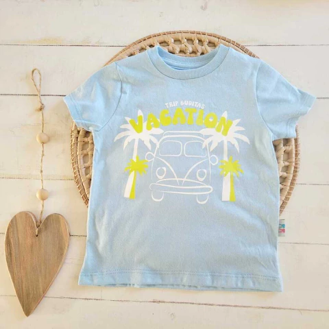 Remera vacation cielo