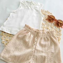 Short Broderi nude en internet