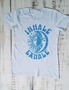 REMERA " inhale " CORTE DAMA -