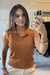 Regatinha Com Gola e Decote V - Caramelo na internet