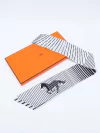 Lenço Hermès Black & White Horse na internet