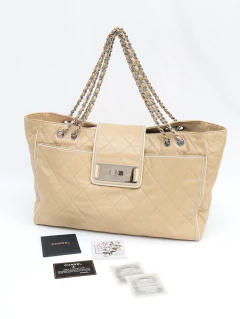 Bolsa Chanel 2.55 Reissue Grand Shopping Tote na internet