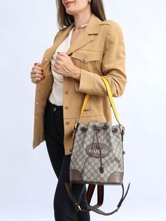 Bolsa Gucci GG Supreme Bucket na internet
