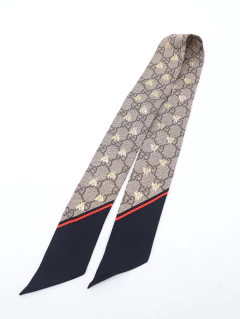 Lenço Gucci na internet