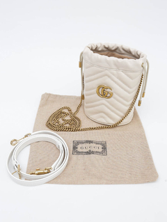 Bolsa Gucci Bucket Off-White na internet