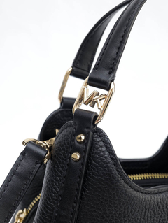 Bolsa Michael Kors Arlo Preta na internet