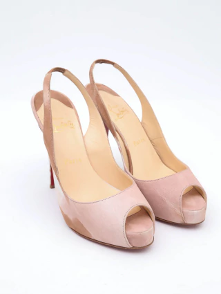 Salto Christian Louboutin Camurça Slingback