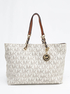 Bolsa Michael Kors Cynthia Média na internet