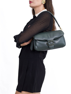Bolsa Coach Pillow Tabby 26 na internet
