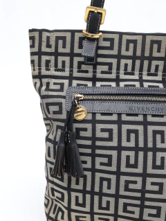 Bolsa Givenchy Monograma na internet