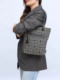 Bolsa Givenchy Monograma - comprar online