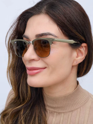 Óculos Ray-Ban Clubmaster na internet