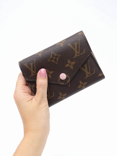 Carteira Louis Vuitton Victorine - Paris Brechó