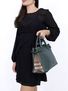 Bolsa Burberry Banner Tote na internet