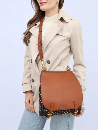 Bolsa Burberry Saddle Spikes na internet