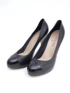 Sapato Chanel em couro e verniz - 39 BRA