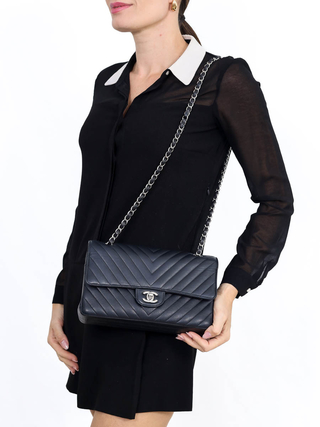Chanel Chevron Lambskin Classic Medium Double - comprar online