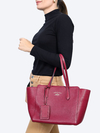 Bolsa Gucci Small Swing Tote na internet