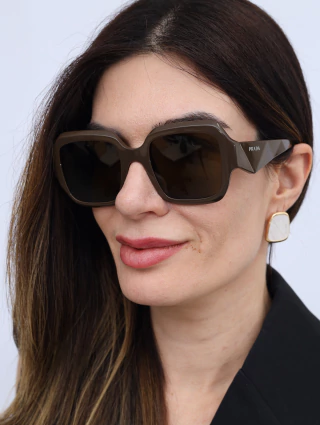 Óculos De Sol Prada SPR 28Z na internet