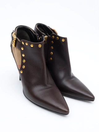 Burberry Studded Ankle Boot - comprar online