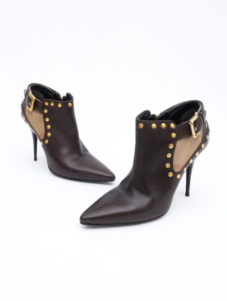 Burberry Studded Ankle Boot na internet