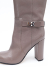Bota Michael Kors Julianna na internet