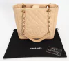 Bolsa Chanel Beige Quilted Caviar Leather Petite Shopping Tote - loja online