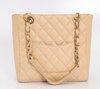 Bolsa Chanel Beige Quilted Caviar Leather Petite Shopping Tote - comprar online