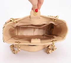 Bolsa Chanel Beige Quilted Caviar Leather Petite Shopping Tote na internet