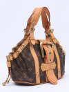 Bolsa Louis Vuitton Theda GM na internet