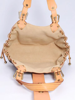 Bolsa Louis Vuitton Theda GM na internet